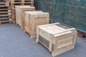 Exportkisten aus Holz nach IPPC-Norm für den sicheren Versand weltweit.
